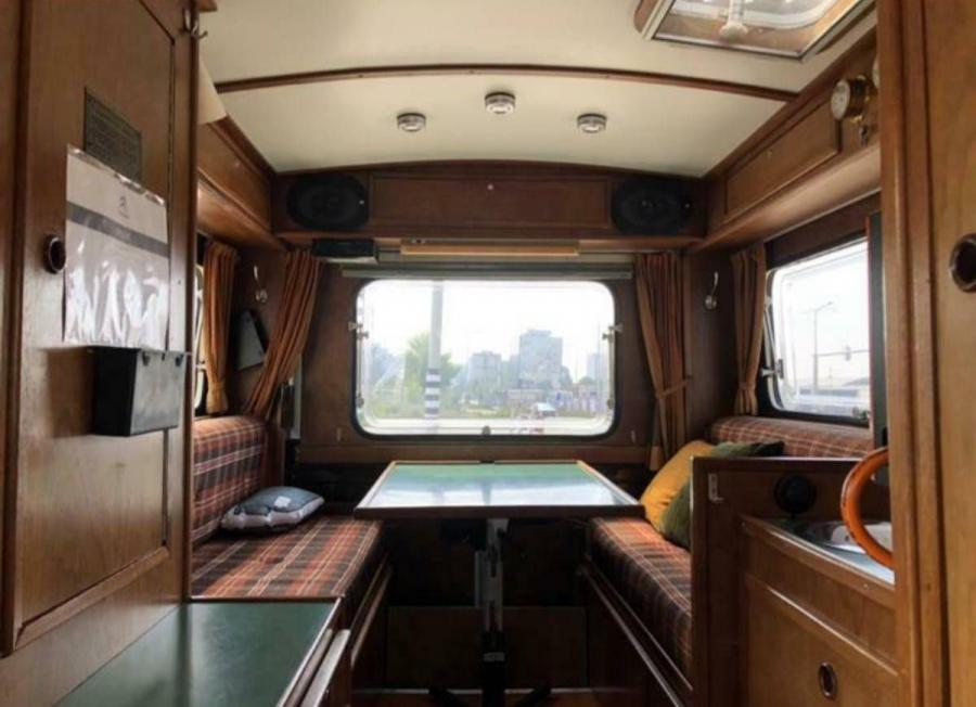 Интерьер Citroen HY 1600 Camper Van 1977 года  (фото 6 из 23)